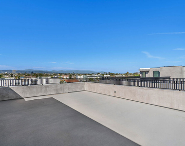 2204 1/2 Carmona Avenue - Photo Thumbnail 26