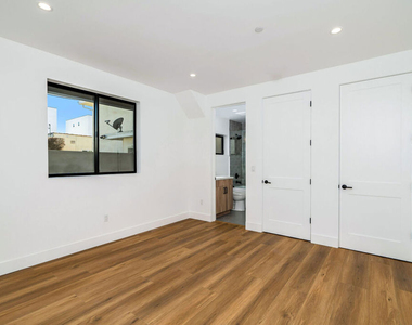 2204 1/2 Carmona Avenue - Photo Thumbnail 14