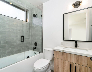 2204 1/2 Carmona Avenue - Photo Thumbnail 9