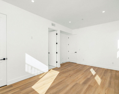 2204 1/2 Carmona Avenue - Photo Thumbnail 10