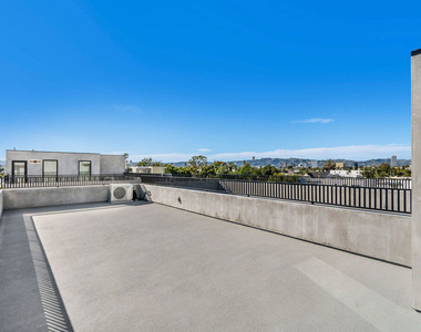 2204 1/2 Carmona Avenue - Photo Thumbnail 29