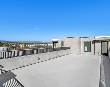 2204 1/2 Carmona Avenue - Photo Thumbnail 32
