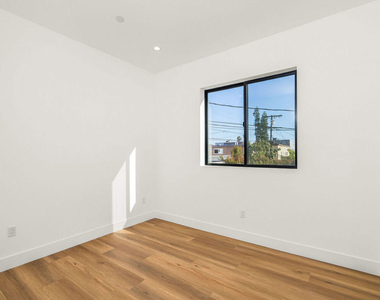 2204 1/2 Carmona Avenue - Photo Thumbnail 12