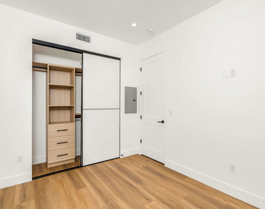 2204 1/2 Carmona Avenue - Photo Thumbnail 13