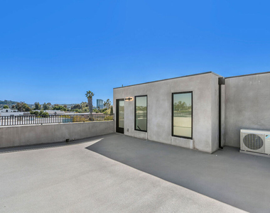 2204 1/2 Carmona Avenue - Photo Thumbnail 27