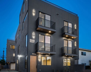 2204 1/2 Carmona Avenue - Photo Thumbnail 22