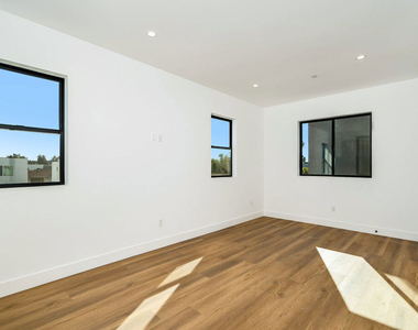 2204 1/2 Carmona Avenue - Photo Thumbnail 15