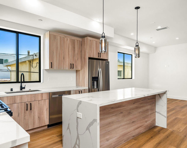 2204 1/2 Carmona Avenue - Photo Thumbnail 2