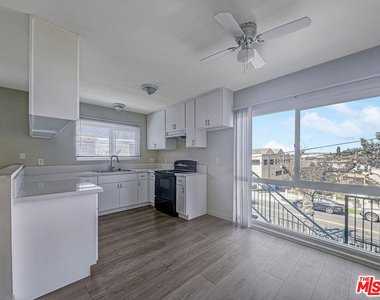 220 E Hyde Park - Photo Thumbnail 1