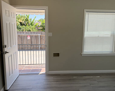 231 S Waldo Avenue - Photo Thumbnail 9