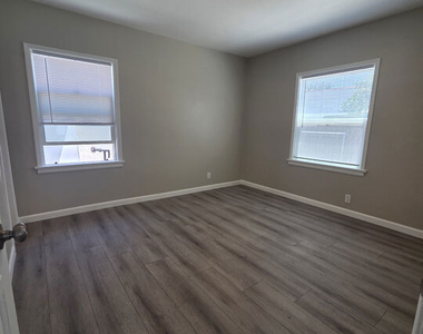 231 S Waldo Avenue - Photo Thumbnail 4