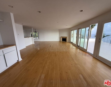 18139 Coastline Drive - Photo Thumbnail 11