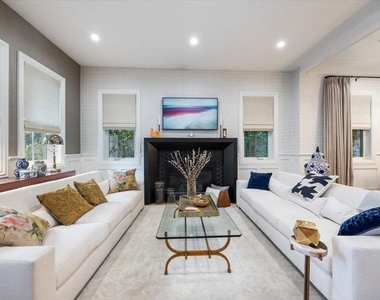4225 Alcove Avenue - Photo Thumbnail 3