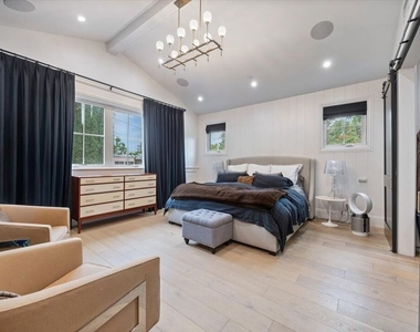4225 Alcove Avenue - Photo Thumbnail 32