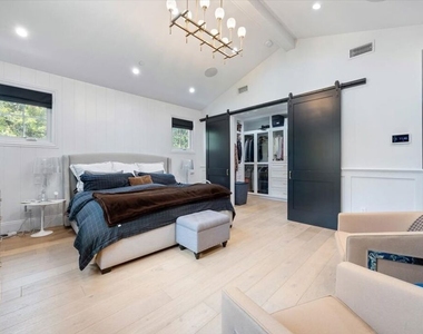 4225 Alcove Avenue - Photo Thumbnail 34