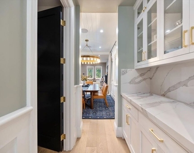 4225 Alcove Avenue - Photo Thumbnail 15