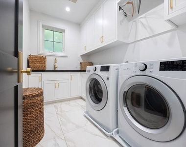 4225 Alcove Avenue - Photo Thumbnail 39