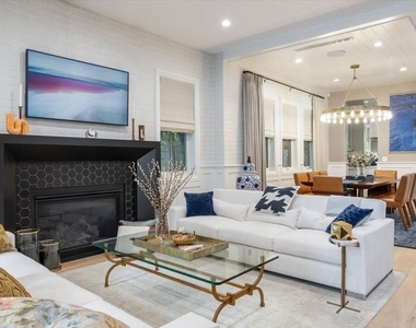 4225 Alcove Avenue - Photo Thumbnail 5
