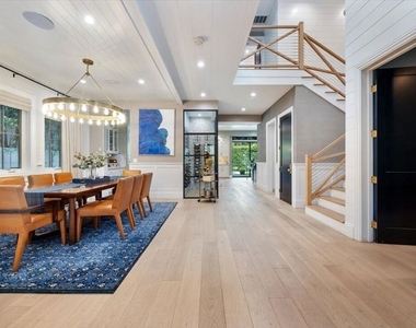 4225 Alcove Avenue - Photo Thumbnail 8