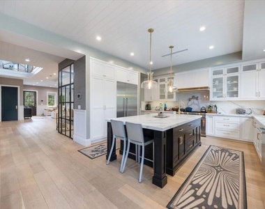 4225 Alcove Avenue - Photo Thumbnail 14