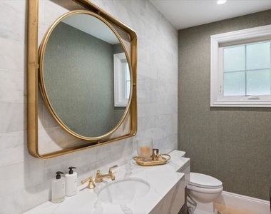 4225 Alcove Avenue - Photo Thumbnail 12