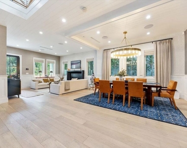 4225 Alcove Avenue - Photo Thumbnail 9