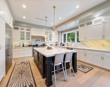 4225 Alcove Avenue - Photo Thumbnail 13