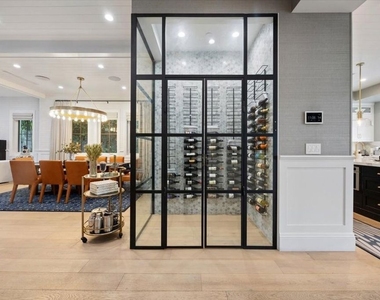 4225 Alcove Avenue - Photo Thumbnail 10