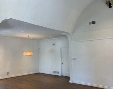 459 S Holt Avenue - Photo Thumbnail 11