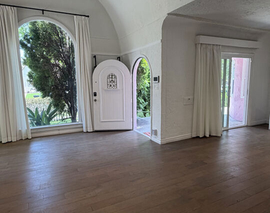 459 S Holt Avenue - Photo Thumbnail 4