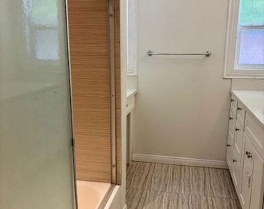 459 S Holt Avenue - Photo Thumbnail 21