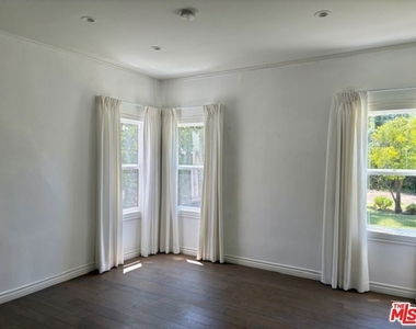 459 S Holt Avenue - Photo Thumbnail 16