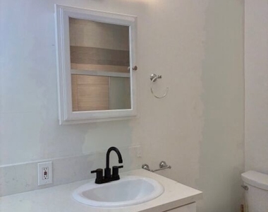 459 S Holt Avenue - Photo Thumbnail 23
