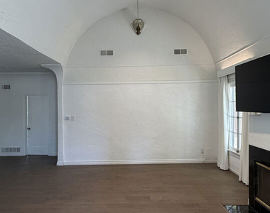 459 S Holt Avenue - Photo Thumbnail 7