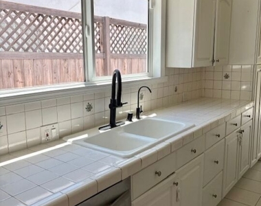 459 S Holt Avenue - Photo Thumbnail 28