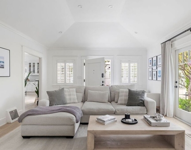 1617 N Vista Street - Photo Thumbnail 10
