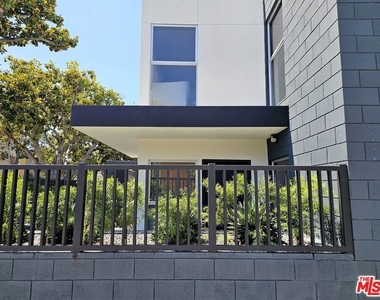 1617 Broadway - Photo Thumbnail 14
