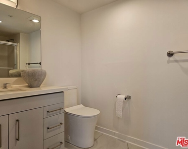 1617 Broadway - Photo Thumbnail 9