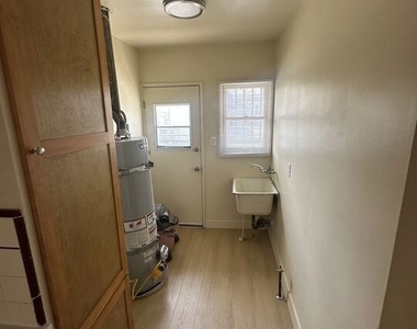 1021 1/2 W 90th Street - Photo Thumbnail 5