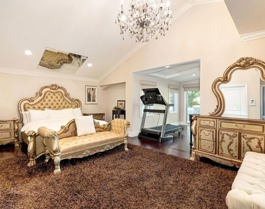 200 S Linden Drive - Photo Thumbnail 8