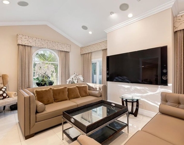 200 S Linden Drive - Photo Thumbnail 2