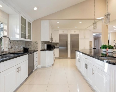 200 S Linden Drive - Photo Thumbnail 7