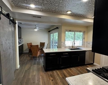 1580 Valecroft Avenue - Photo Thumbnail 6