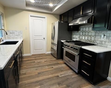 1580 Valecroft Avenue - Photo Thumbnail 5