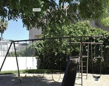 18555 Collins Street - Photo Thumbnail 23
