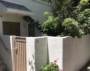 18555 Collins Street - Photo Thumbnail 9