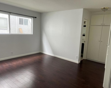 18555 Collins Street - Photo Thumbnail 16