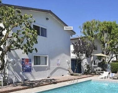 18555 Collins Street - Photo Thumbnail 22