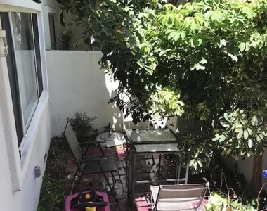 18555 Collins Street - Photo Thumbnail 10