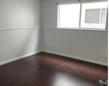 18555 Collins Street - Photo Thumbnail 30